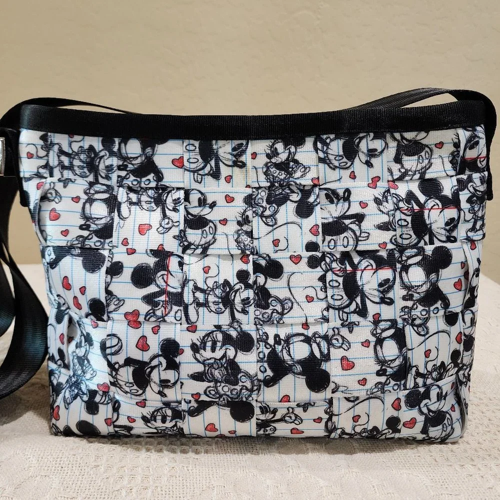 Disney Couture Mickey Minnie Sweethearts Love Black White Purse Harveys Seatbelt